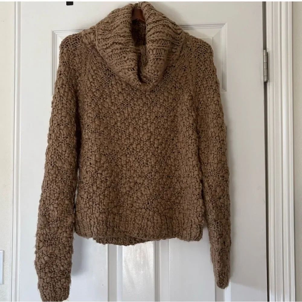 Vivienne Tan Sweater size Medium